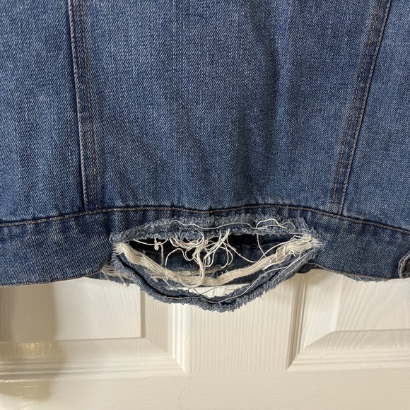 Refuge Women's Distressed Blue Jean Jacket Size Medium - Picture 9 of 16